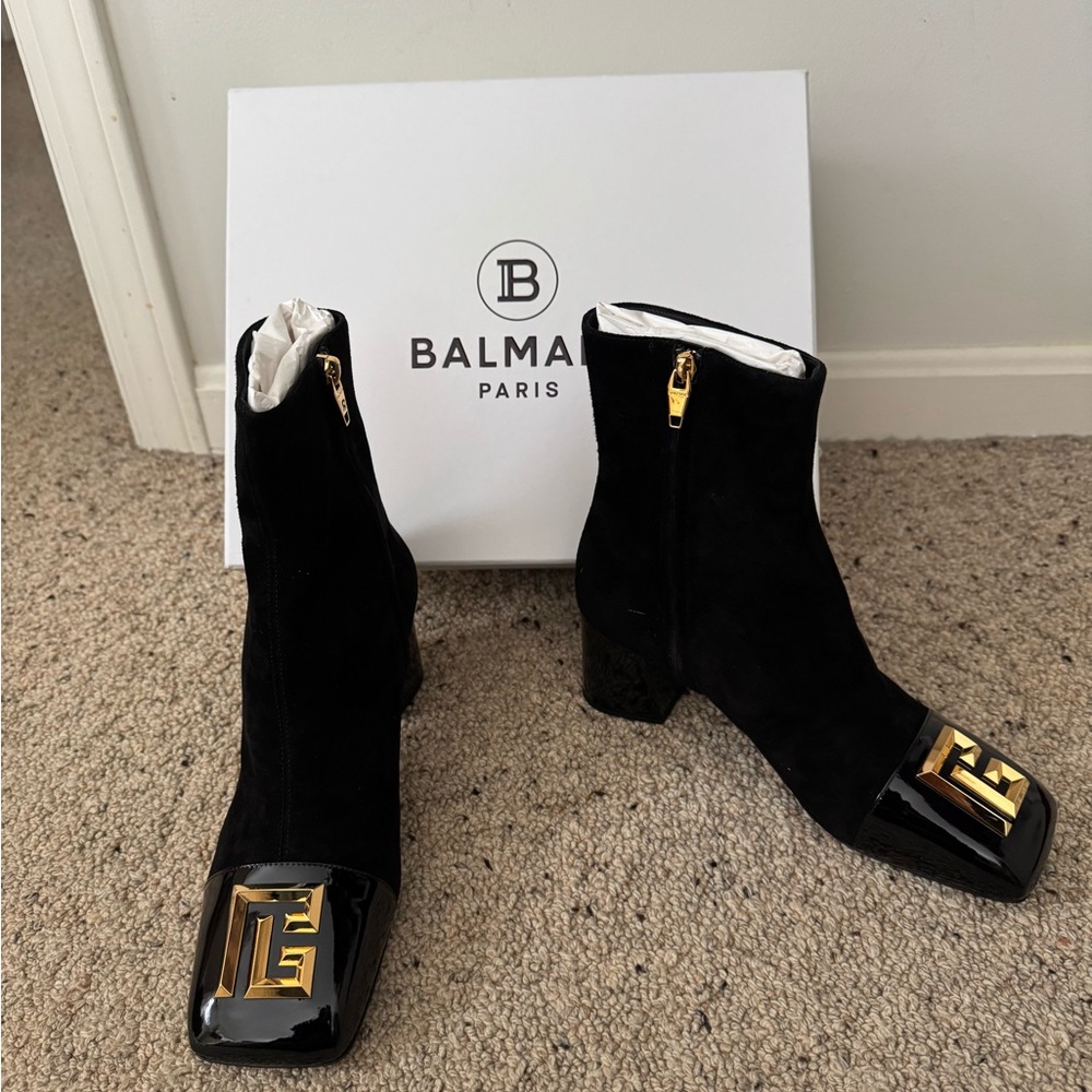 AUTHENTIC - NEW IN BOX/never worn Balmain Black Ankle Boots with Gold Detailing